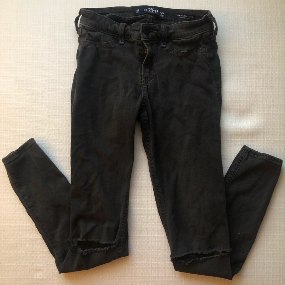 Low waisted black jeans